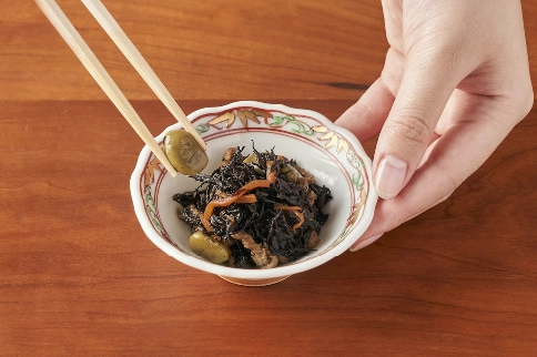 だだちゃ豆とひじきの煮物の盛り付け